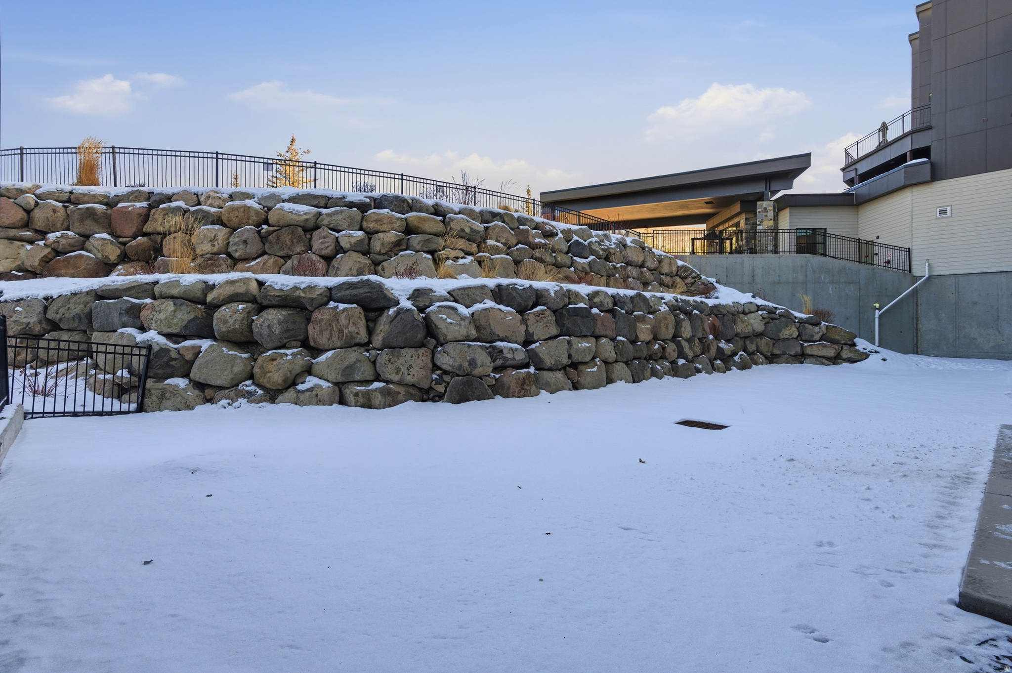 BLACK ROCK LUXURY CONDOMINIUMS - Residential