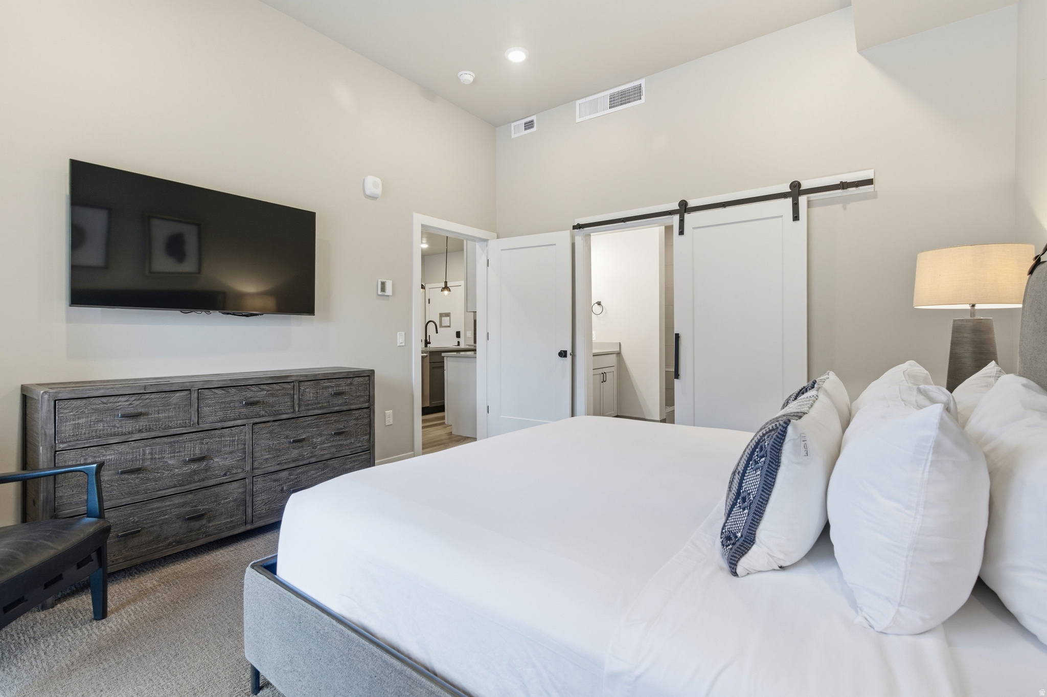 BLACK ROCK LUXURY CONDOMINIUMS - Residential