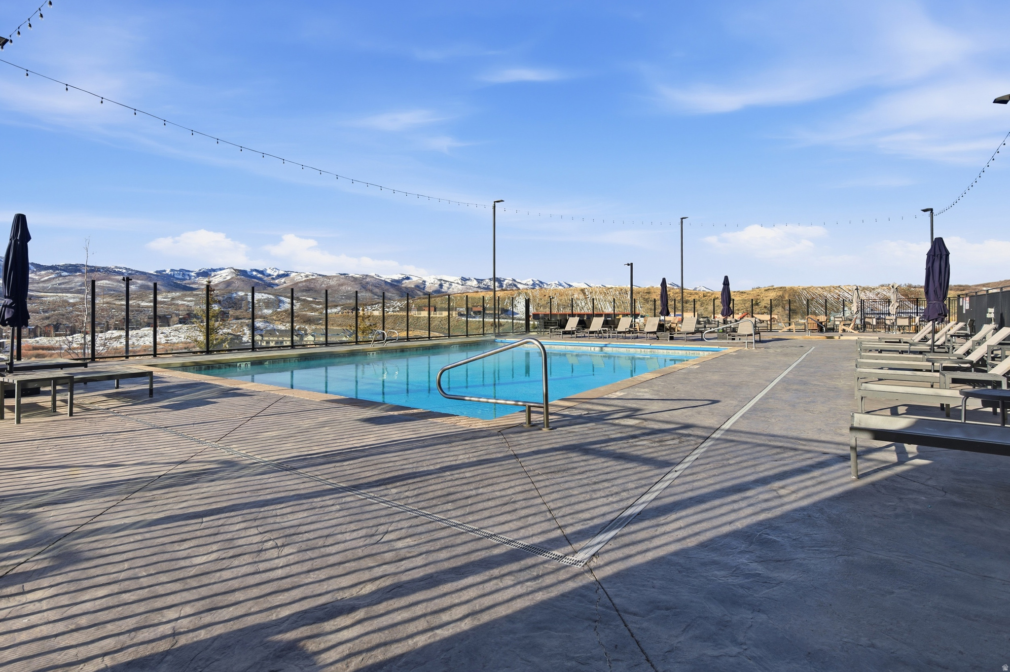 BLACK ROCK LUXURY CONDOMINIUMS - Residential