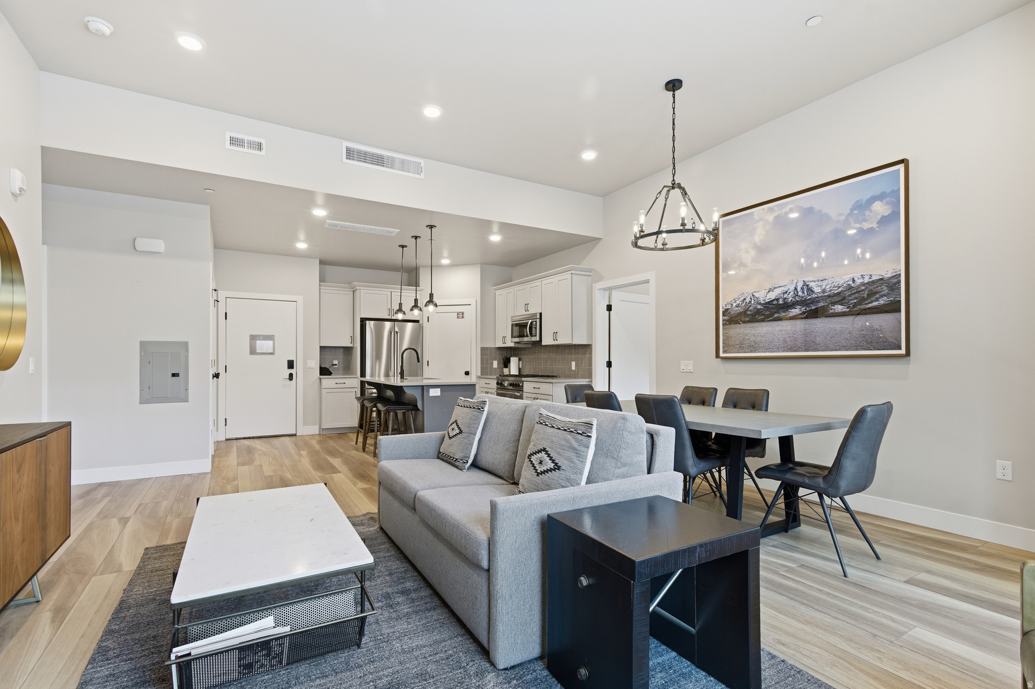 BLACK ROCK LUXURY CONDOMINIUMS - Residential