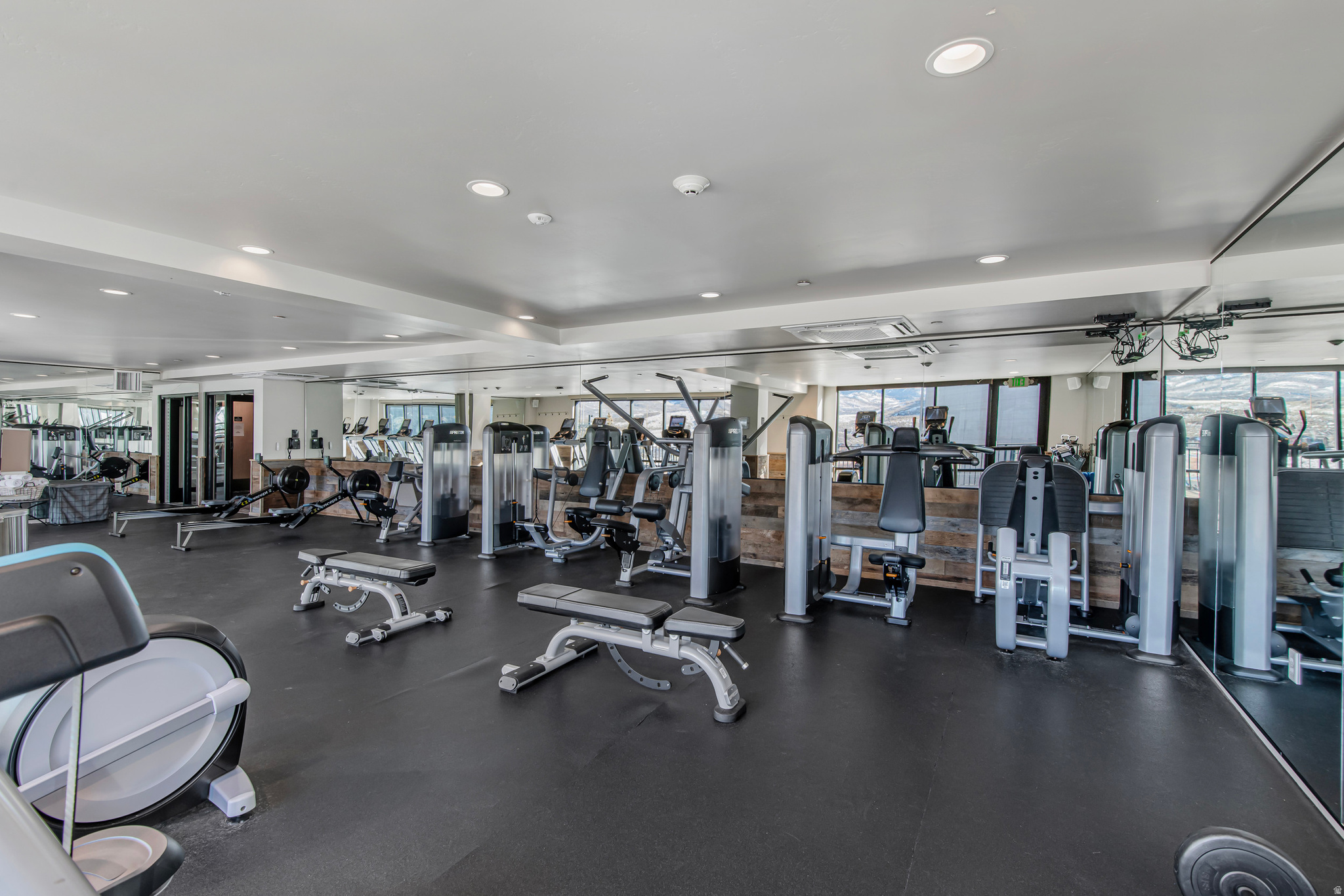 BLACK ROCK LUXURY CONDOMINIUMS - Residential