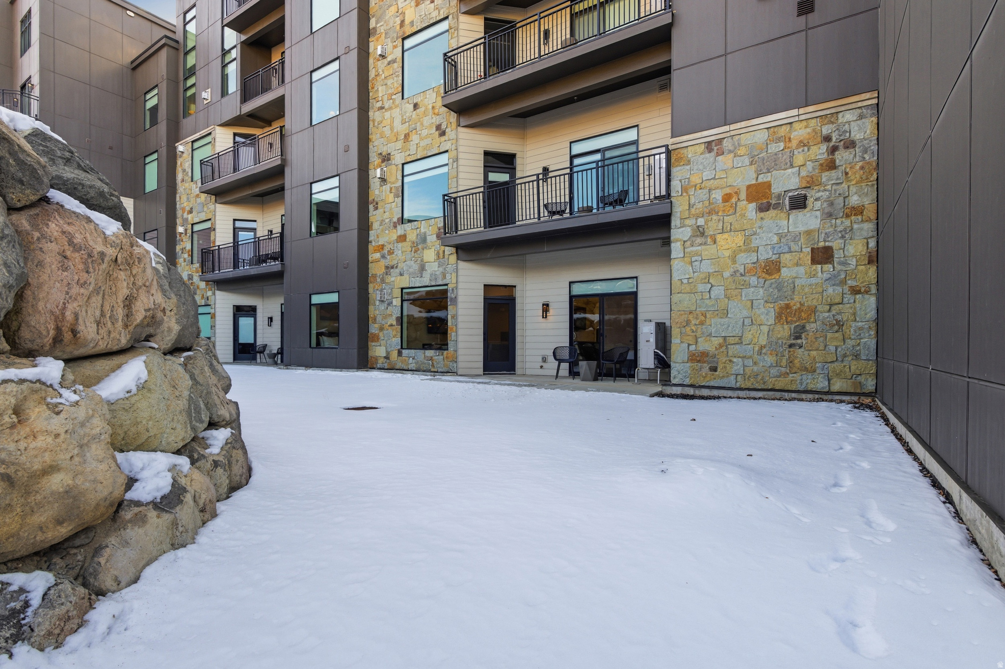 BLACK ROCK LUXURY CONDOMINIUMS - Residential