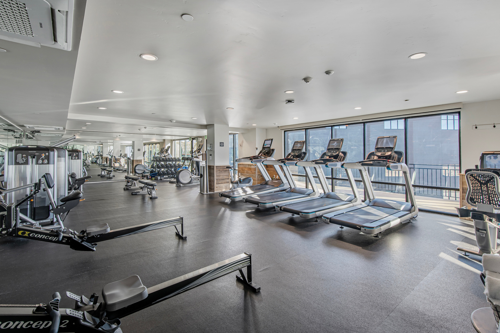 BLACK ROCK LUXURY CONDOMINIUMS - Residential