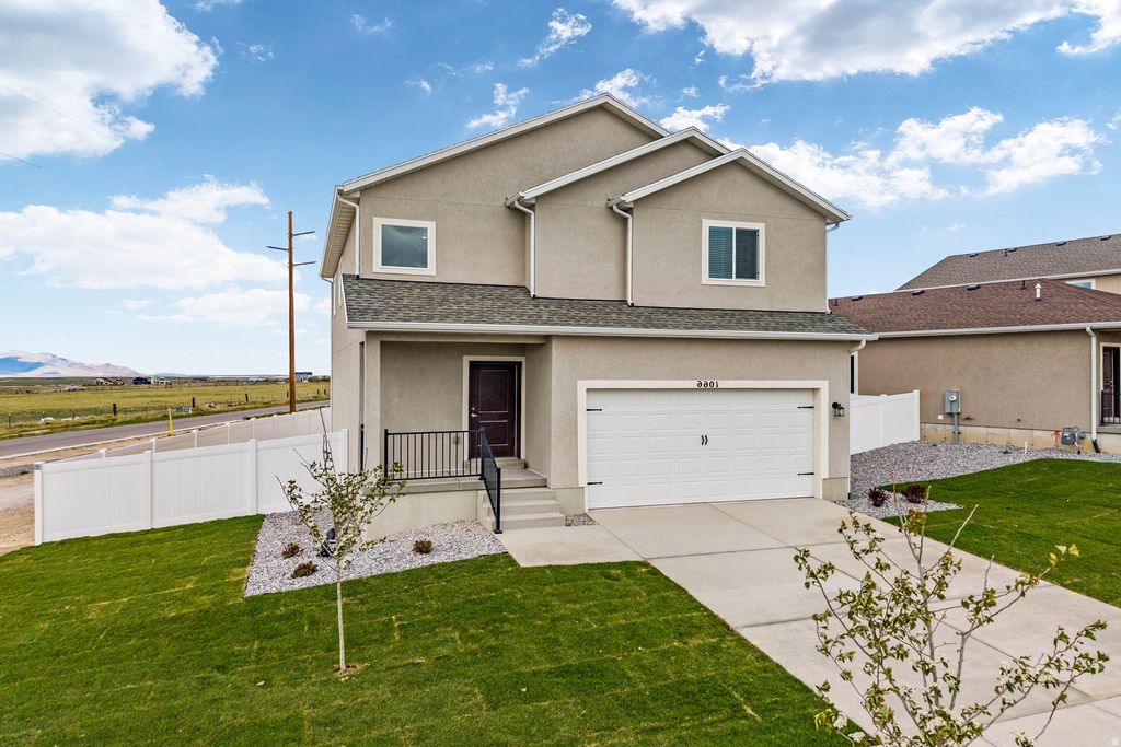 Photo of 924 SILVER FOX DR, Grantsville, UT 84029 (MLS # 2156687)