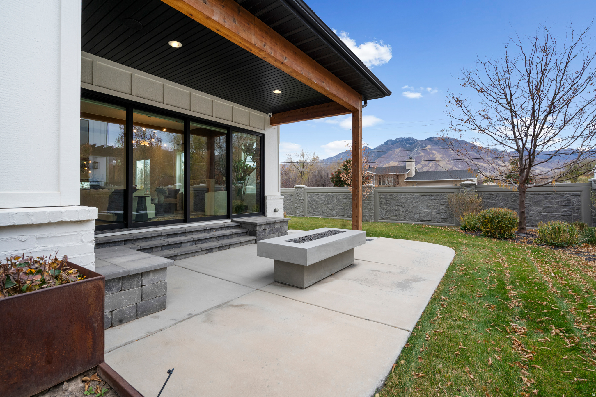 BROOKS LANE - Residential