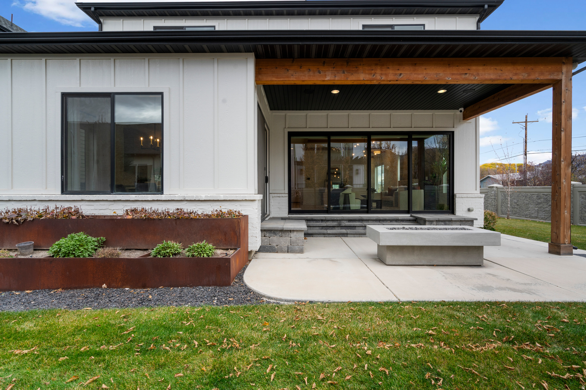 BROOKS LANE - Residential