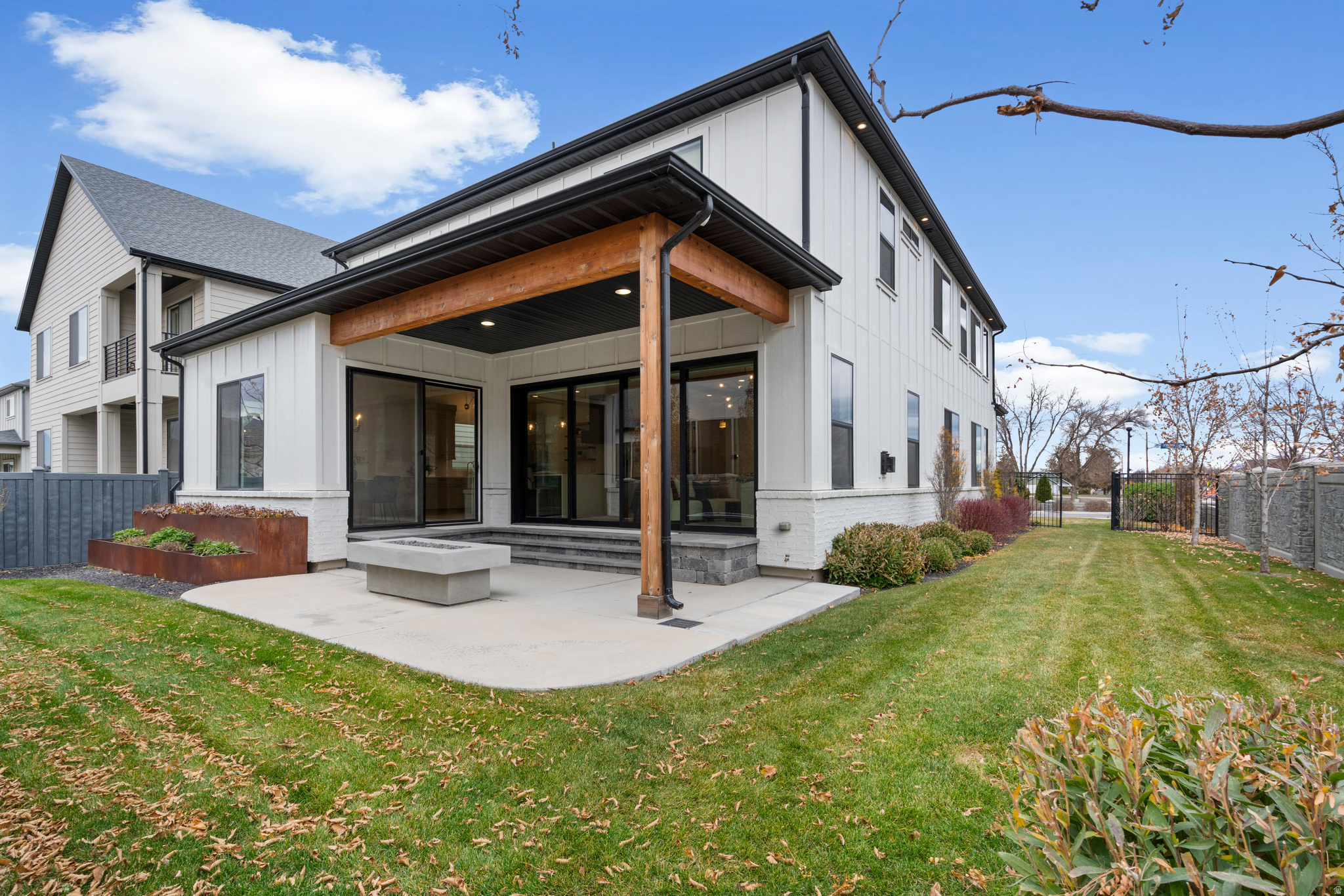 BROOKS LANE - Residential