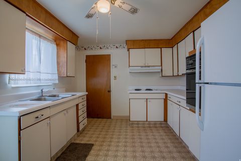 Tiny photo for 332 N 300 W, Bountiful, UT 84010 (MLS # 2135264)