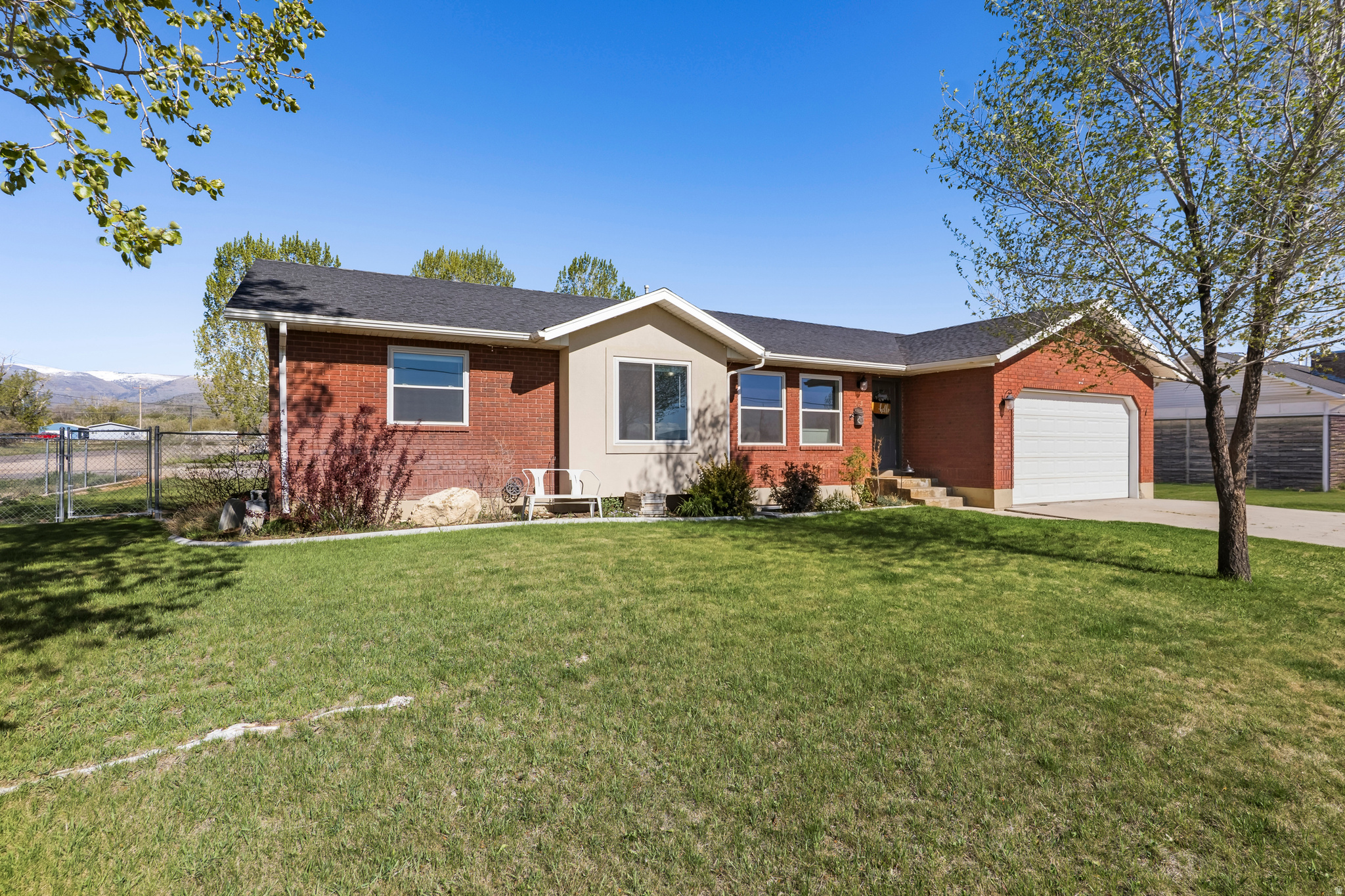 COUNTRY ROAD HAVEN - Residential