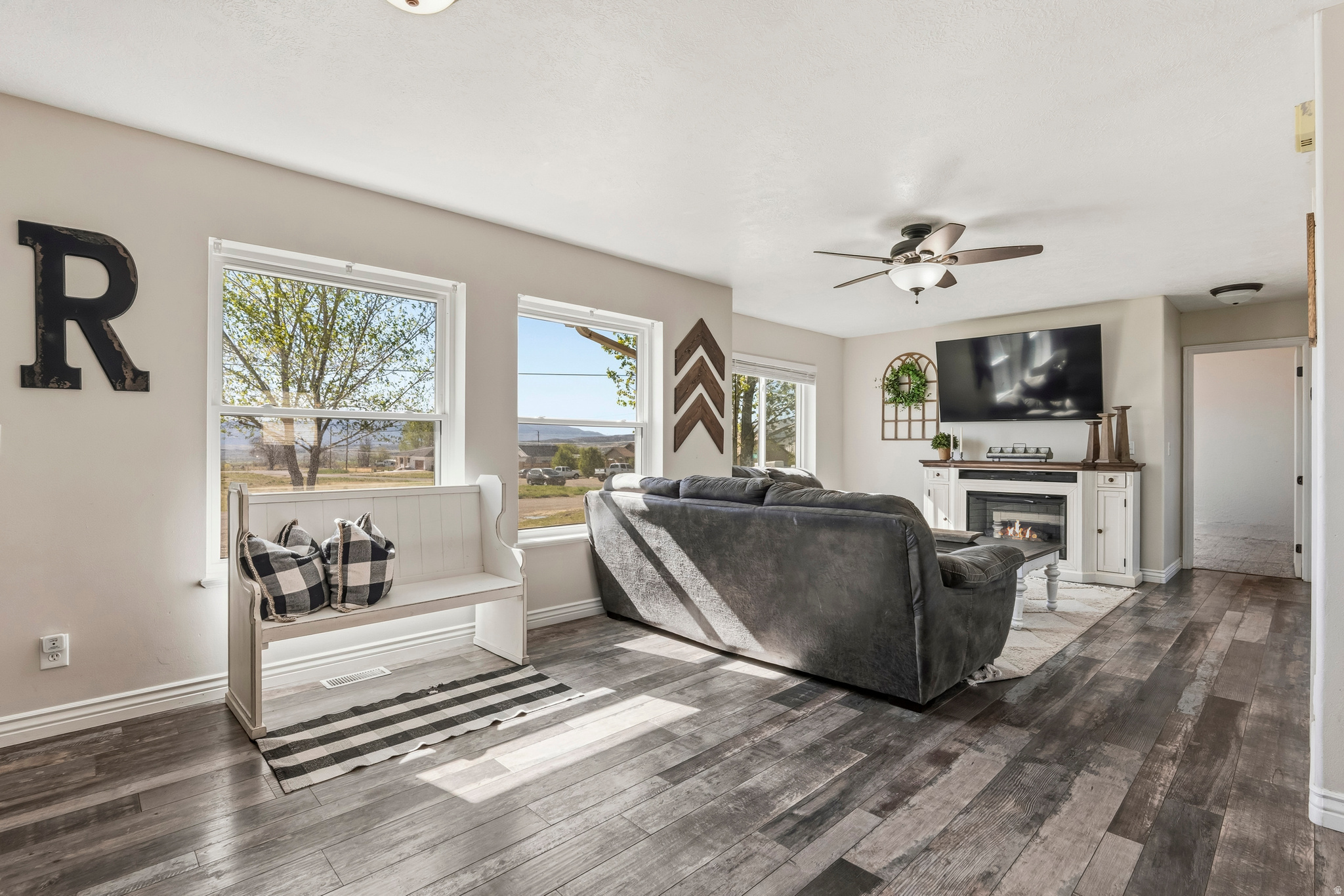 COUNTRY ROAD HAVEN - Residential