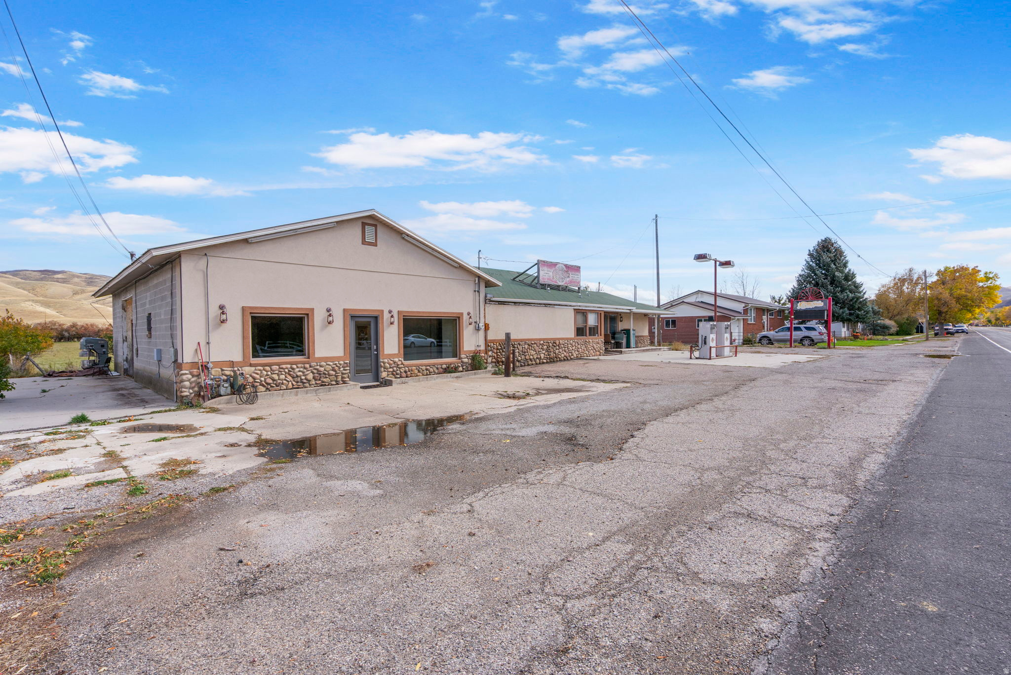 HENEFER TOWN - Commercial Lease