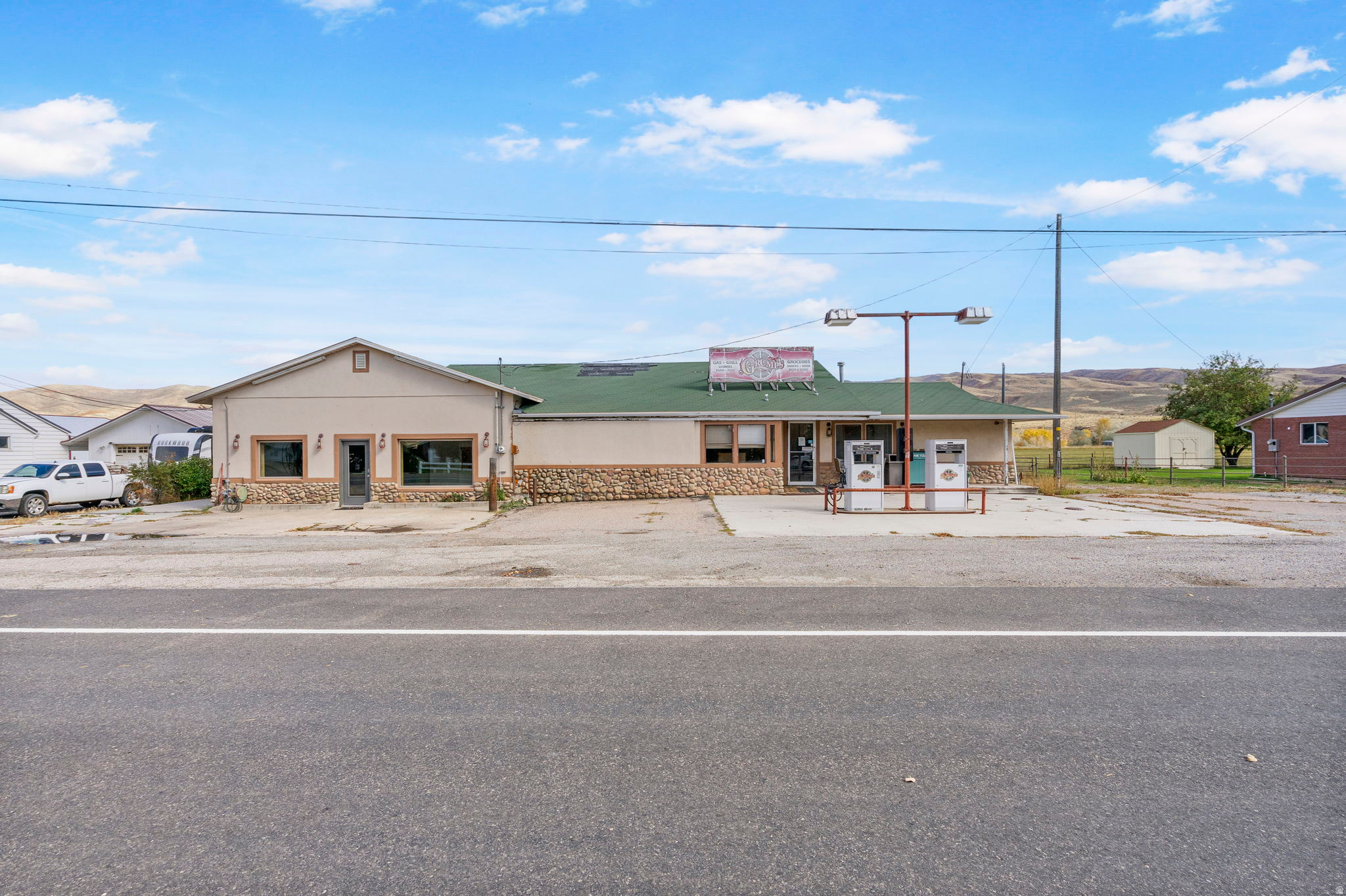 HENEFER TOWN - Commercial Lease