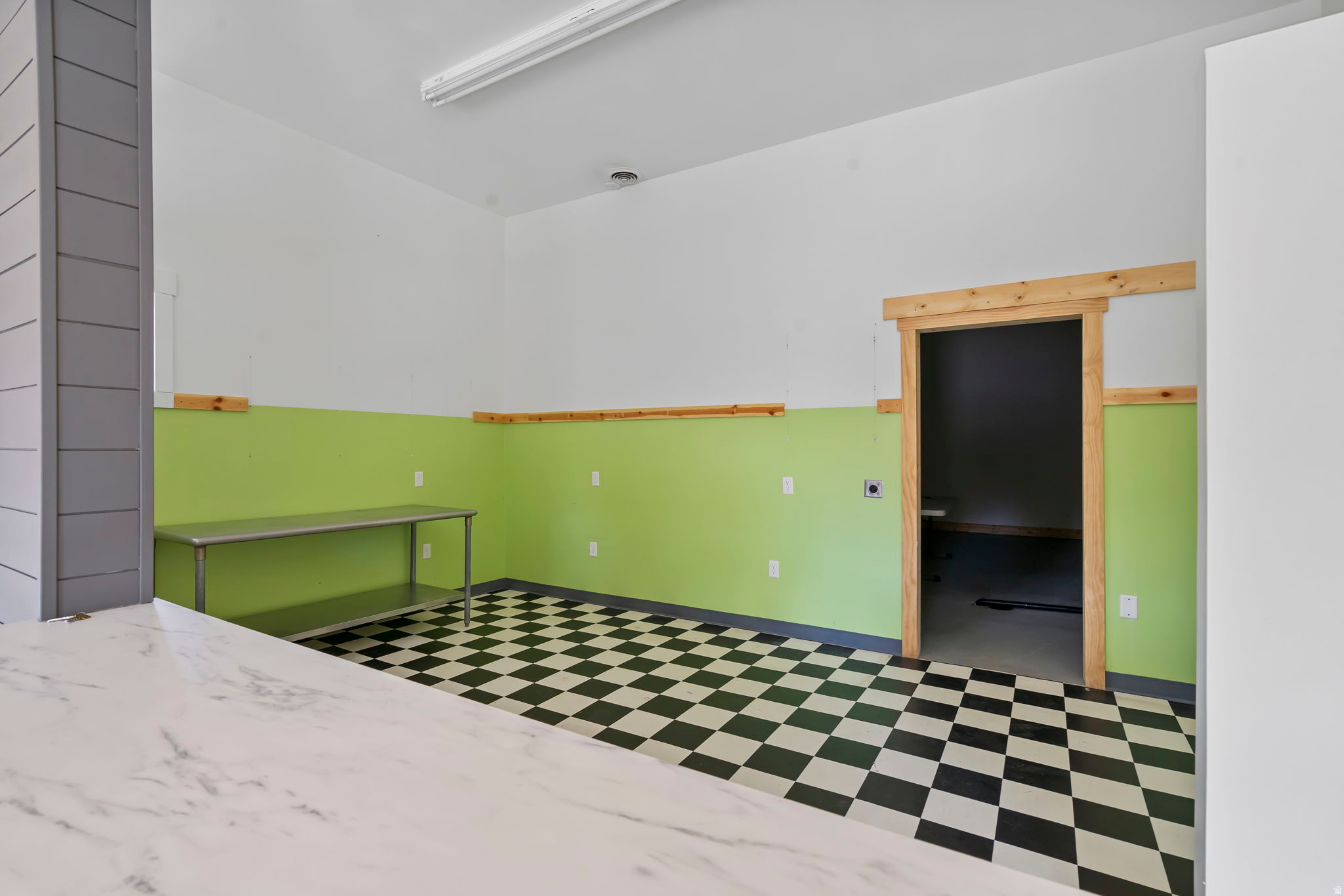 HENEFER TOWN - Commercial Lease