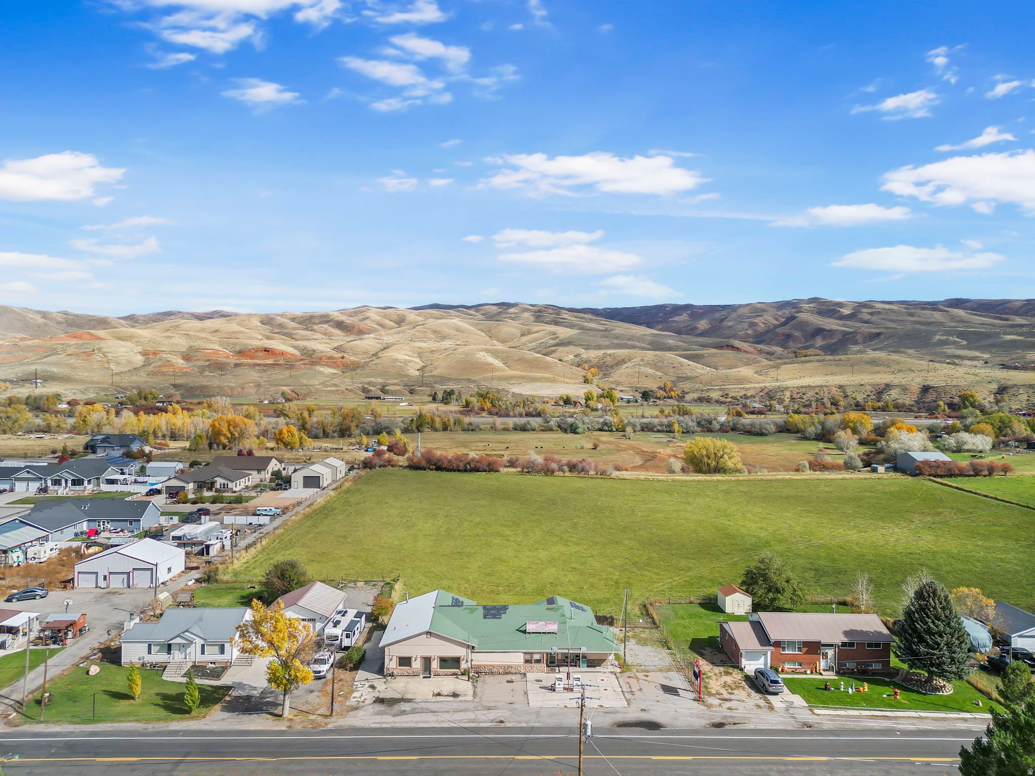 HENEFER TOWN - Commercial Lease