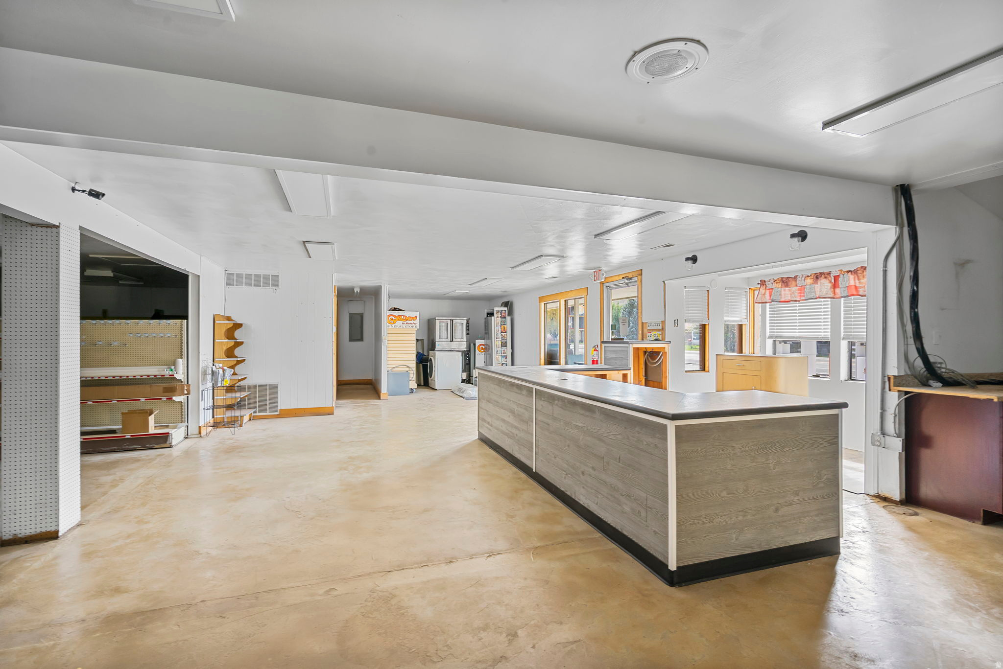 HENEFER TOWN - Commercial Lease