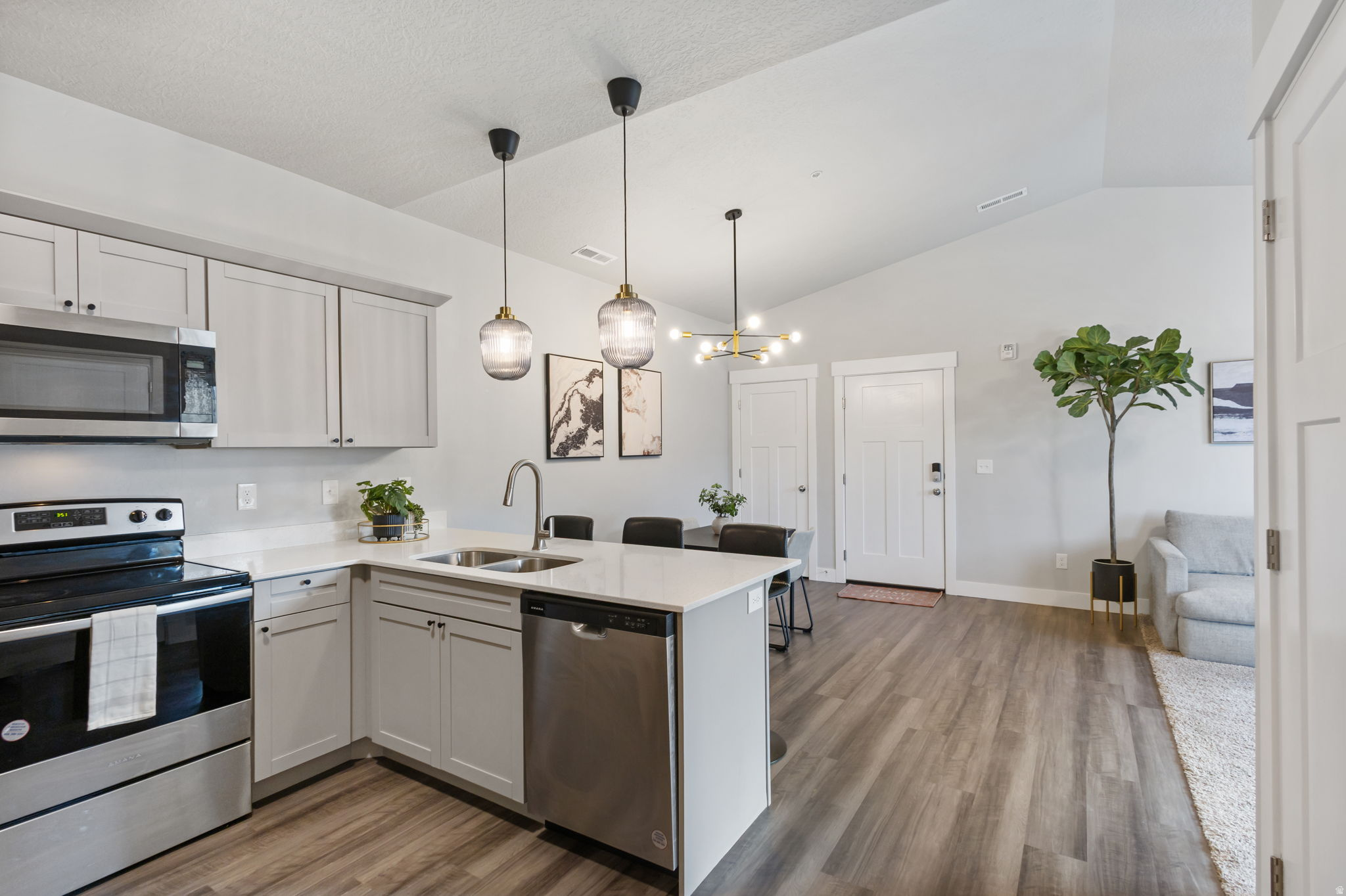 MOUNTAIN RIDGE - Residential