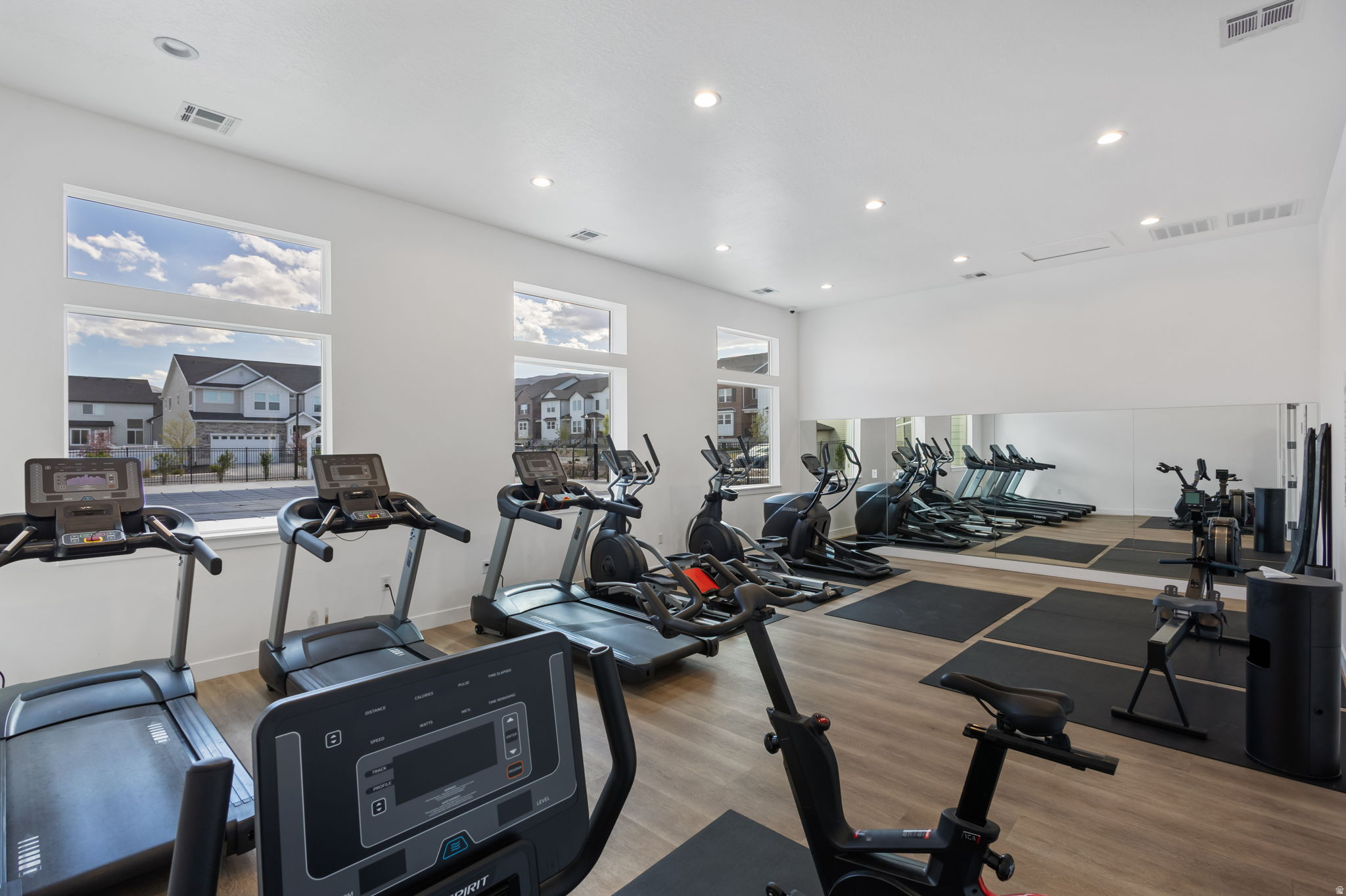 MOUNTAIN RIDGE - Residential