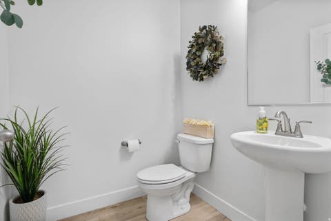 Tiny photo for 5420 N CLIFFROSE DR, Eagle Mountain, UT 84005 (MLS # 2180074)