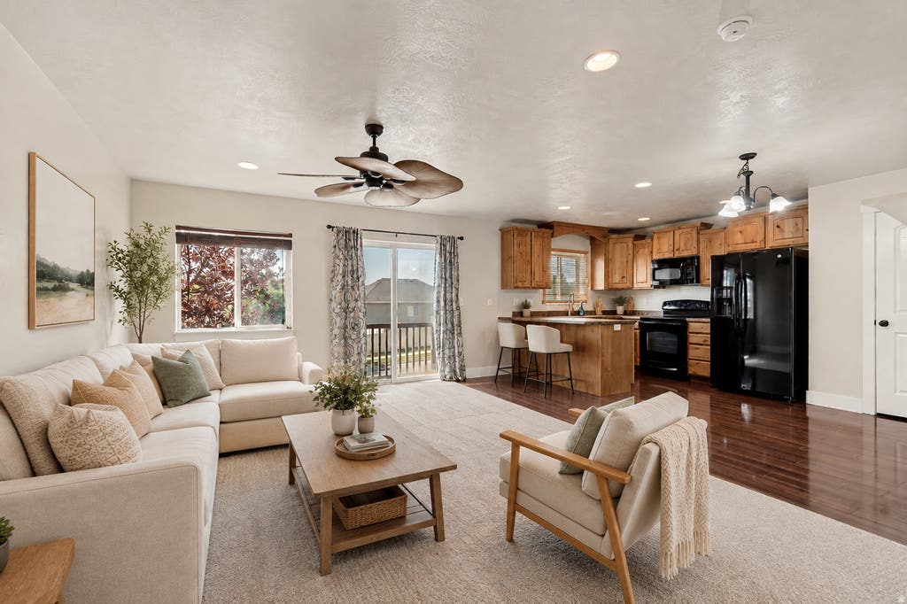 Photo of 641 W SARATOGA CHASE DR, Saratoga Springs, UT 84045 (MLS # 2177019)