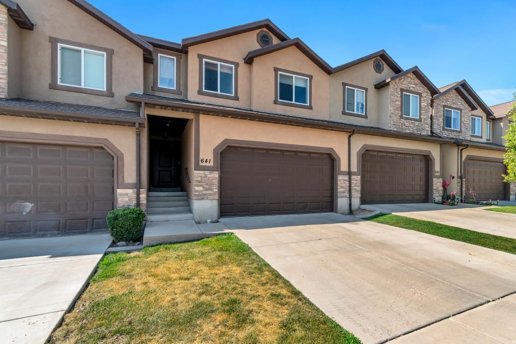 Photo of 641 W SARATOGA CHASE DR, Saratoga Springs, UT 84045 (MLS # 2177019)