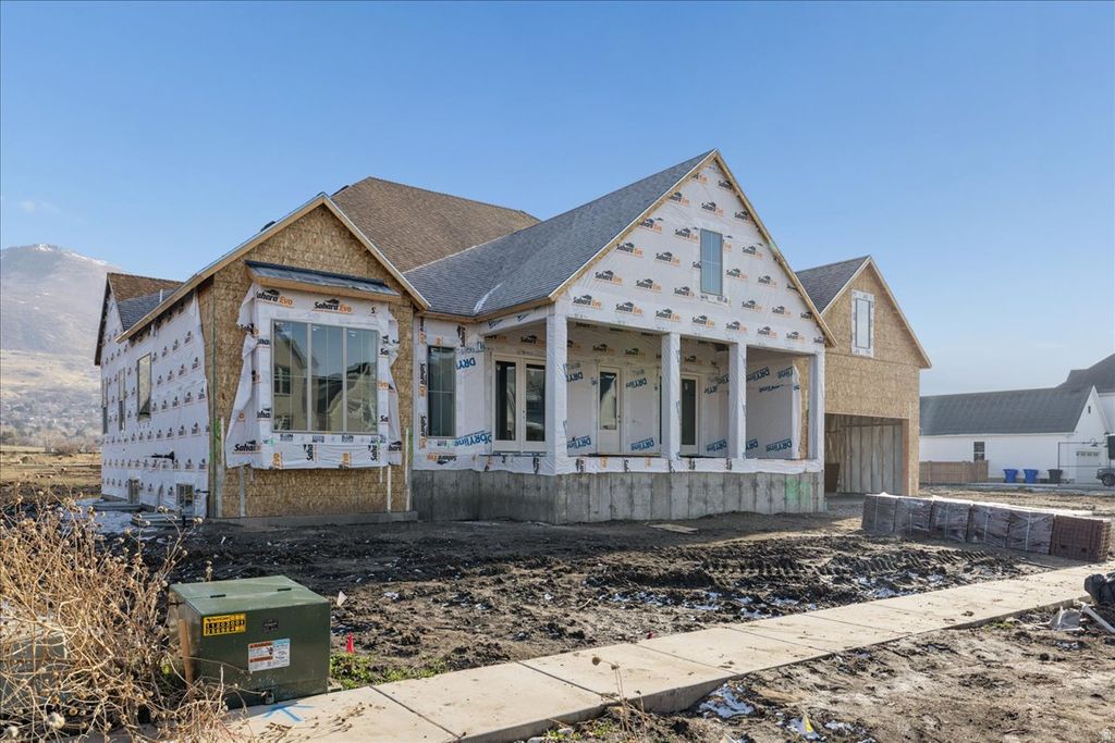 Photo of 587 S DANIEL DR #817, Farmington, UT 84025 (MLS # 2131520)