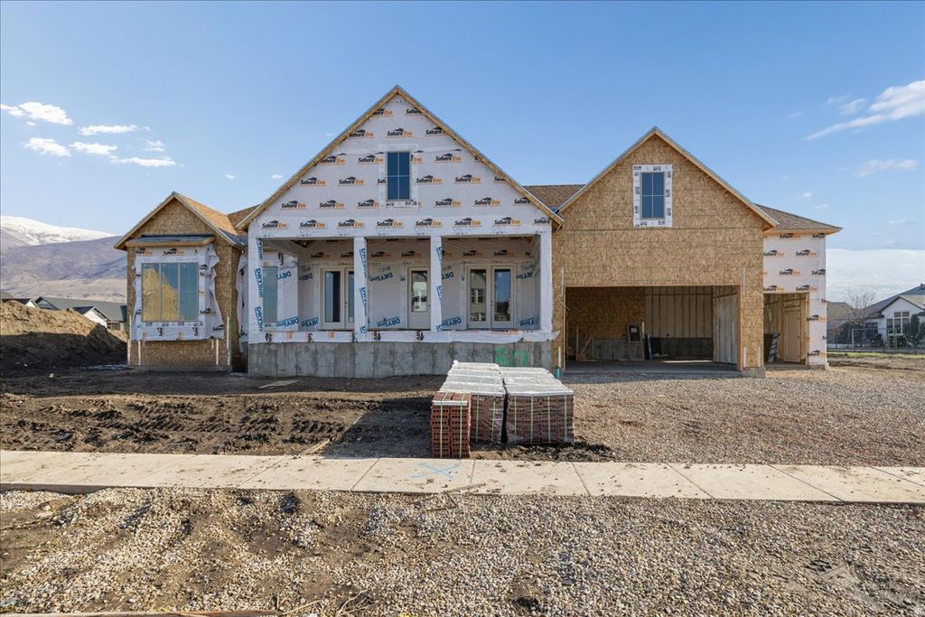 Photo of 587 S DANIEL DR #817, Farmington, UT 84025 (MLS # 2131520)