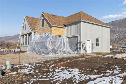 Tiny photo for 587 S DANIEL DR #817, Farmington, UT 84025 (MLS # 2131520)