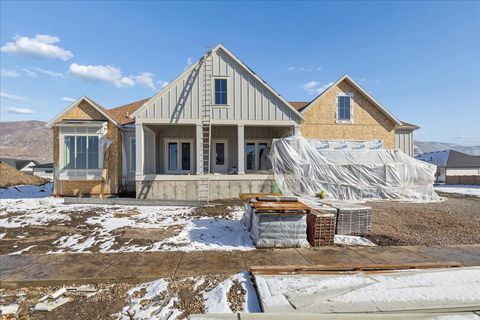 587 S DANIEL DR 817 Farmington UT 84025