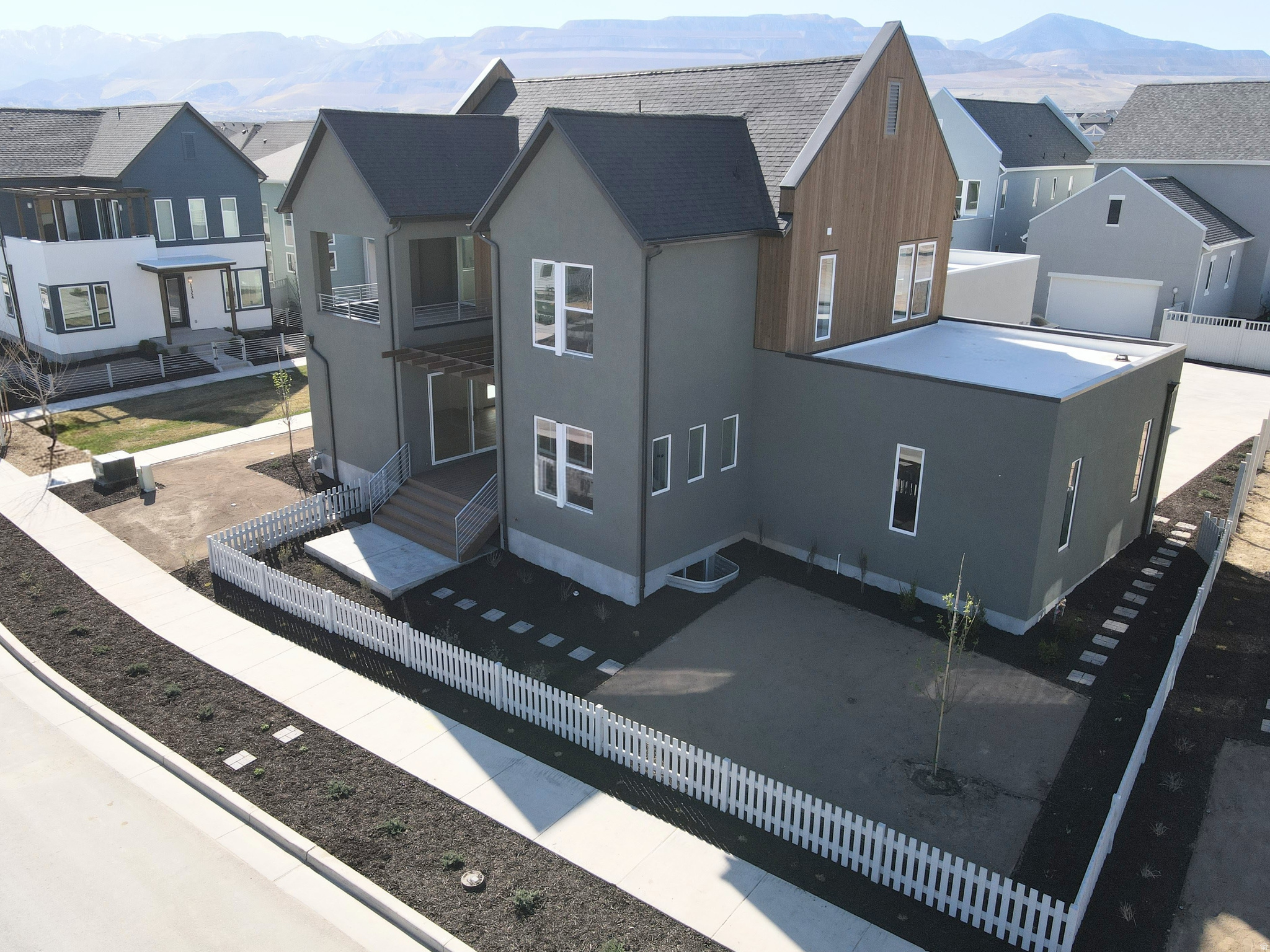 DAYBREAK - Residential