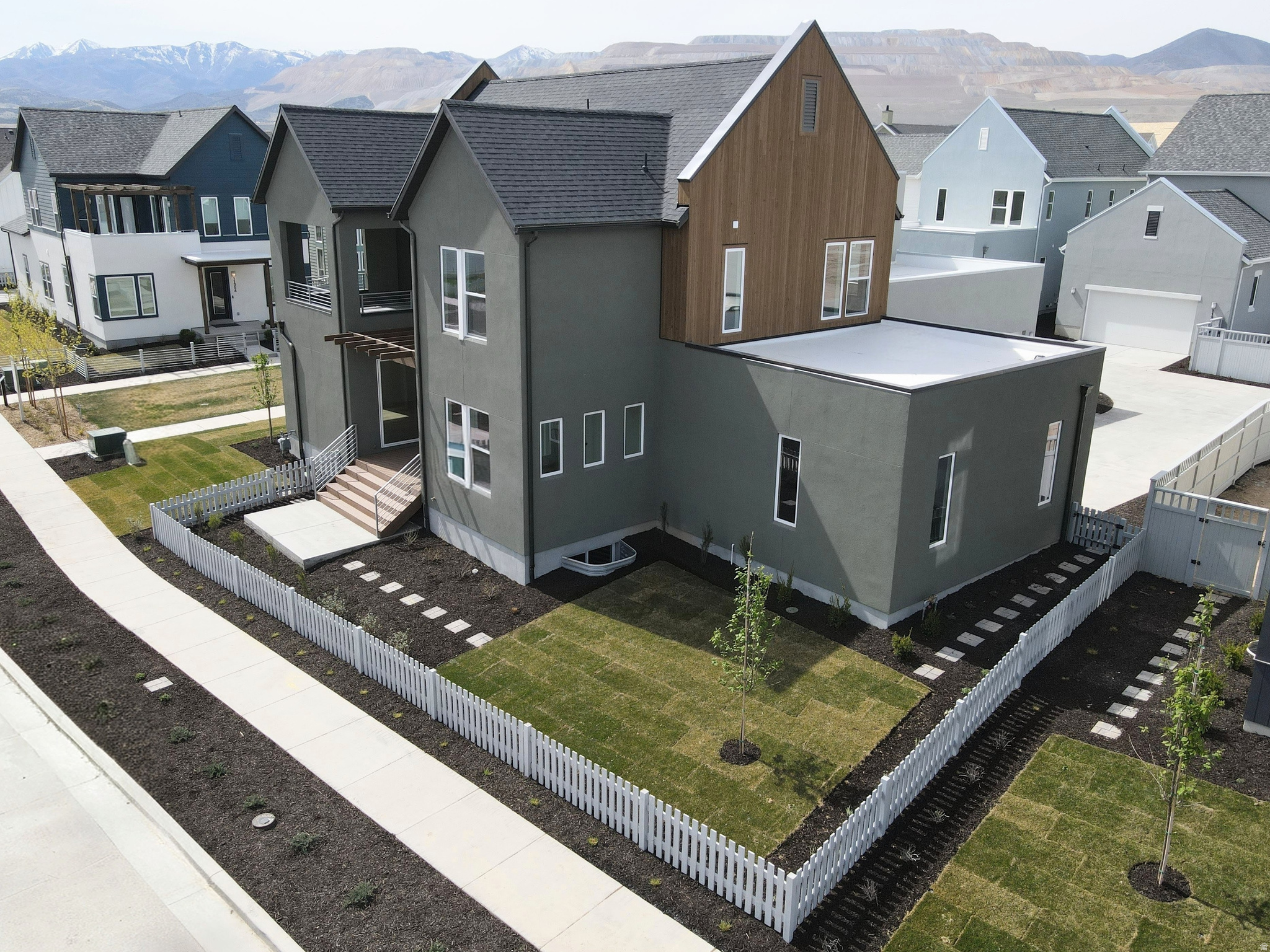 DAYBREAK - Residential