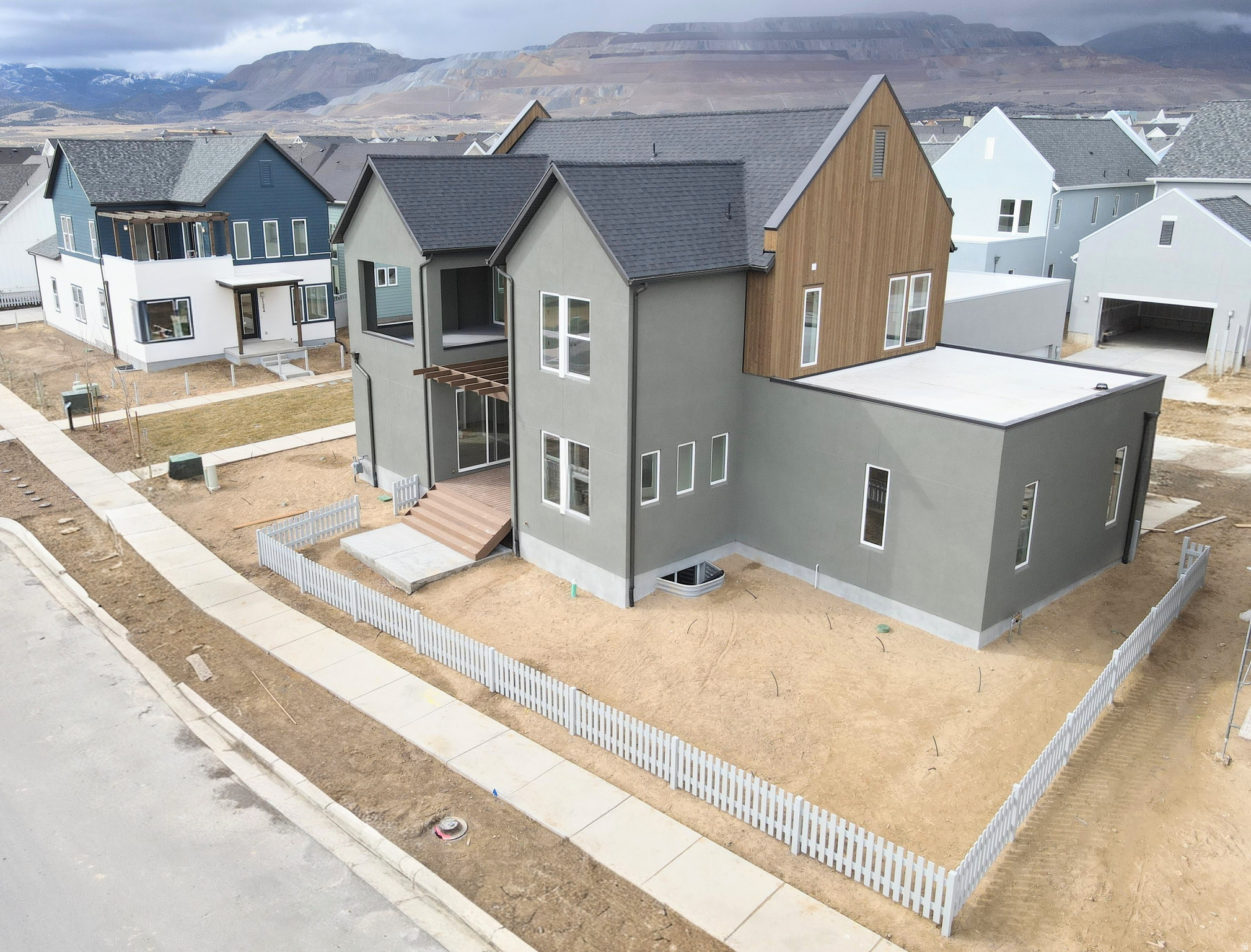 DAYBREAK - Residential