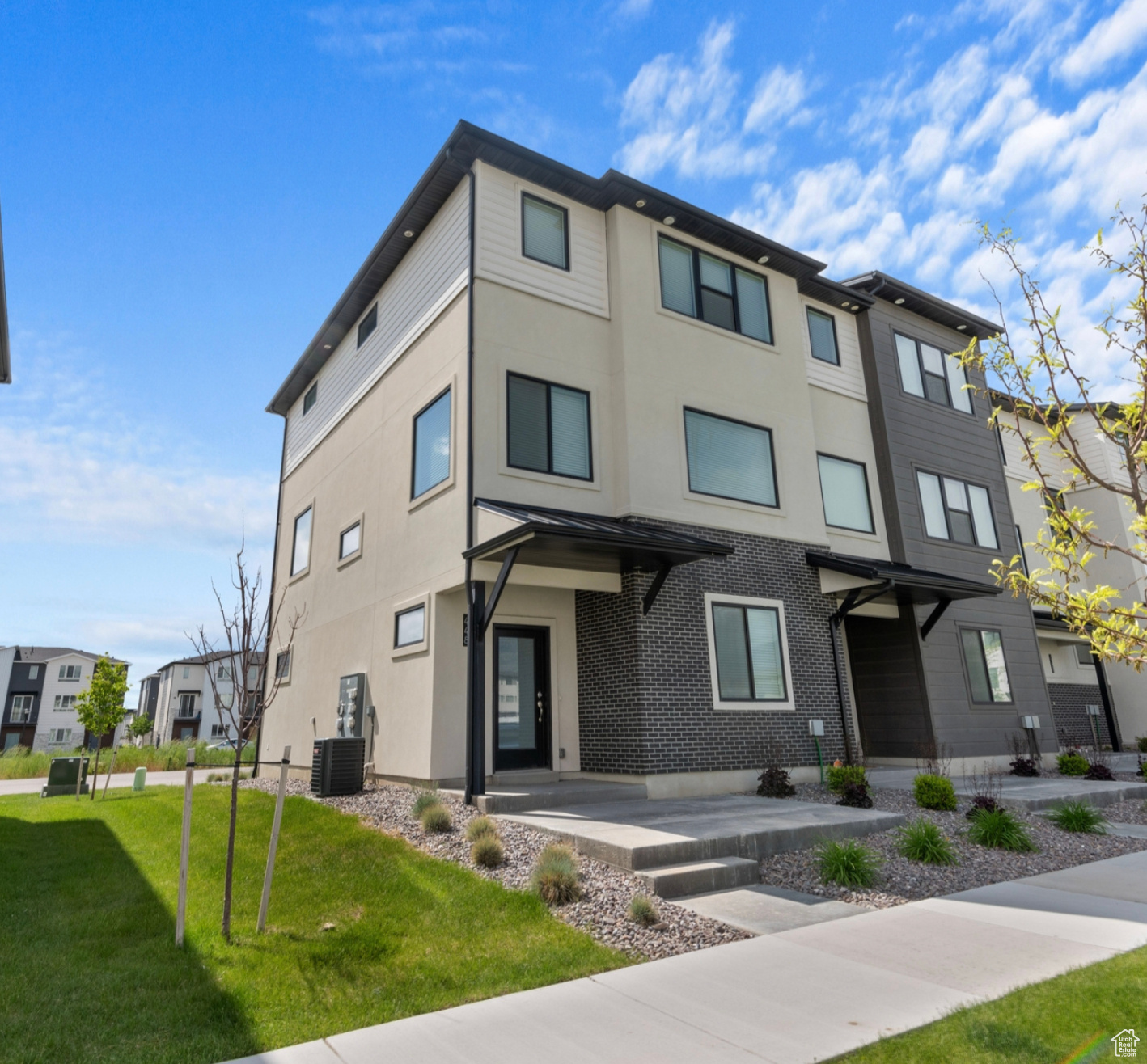 LAKESHORE LANDING - Residential