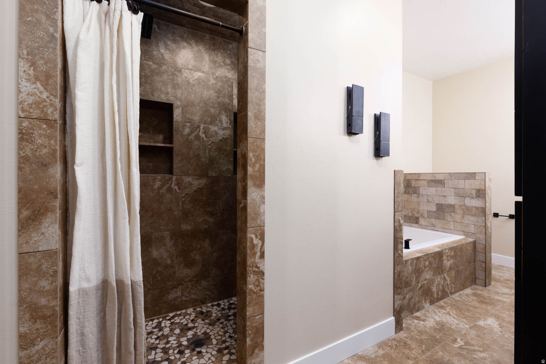 THE LINKS - Residential