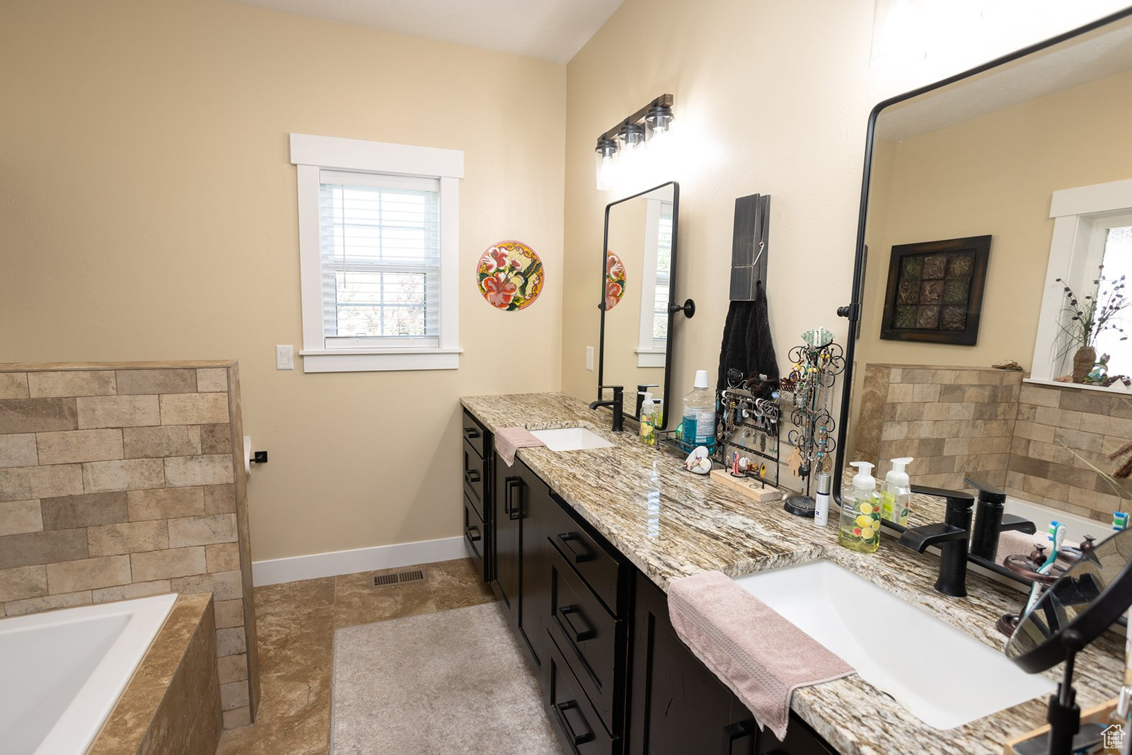 THE LINKS - Residential