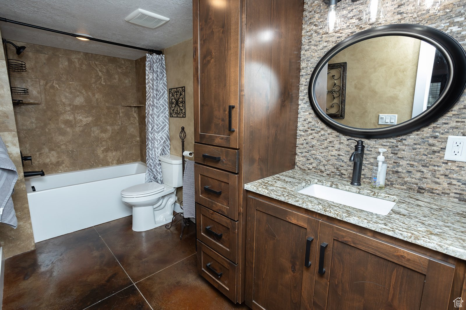 THE LINKS - Residential