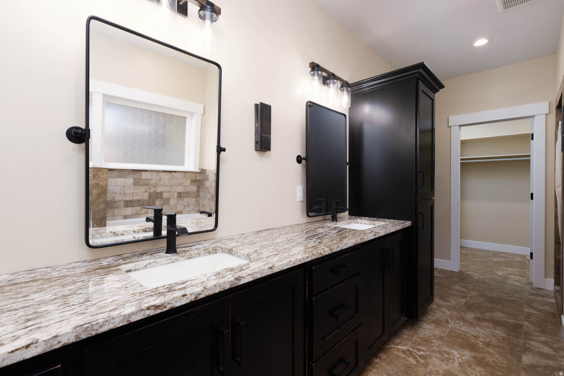 THE LINKS - Residential