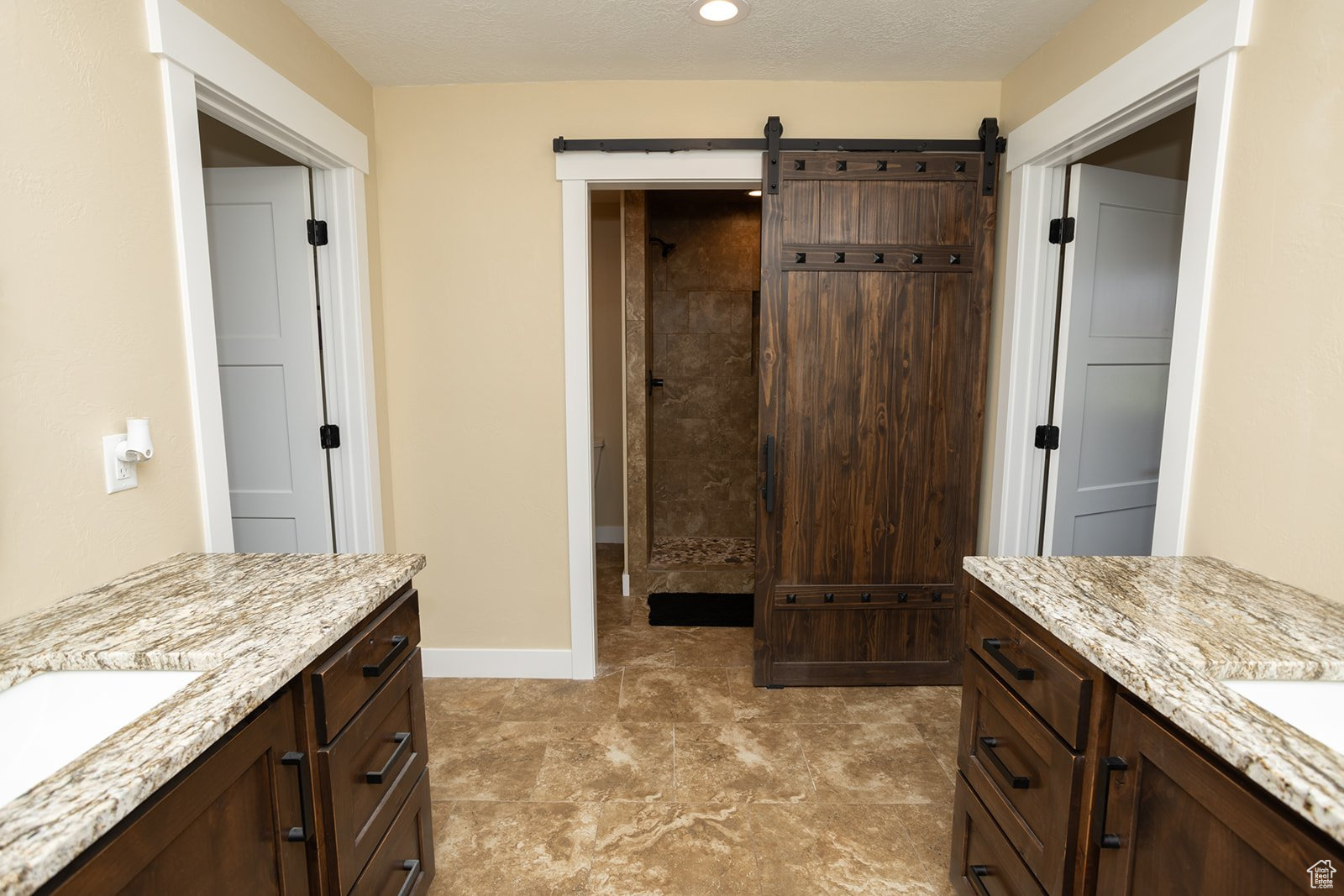 THE LINKS - Residential