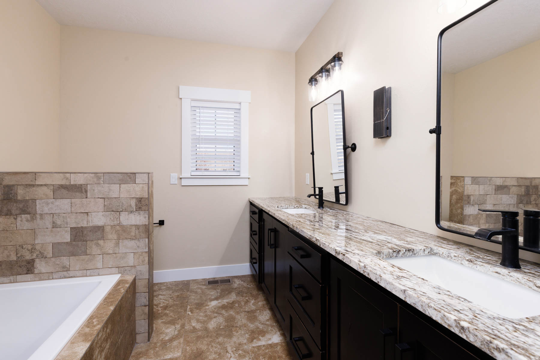 THE LINKS - Residential