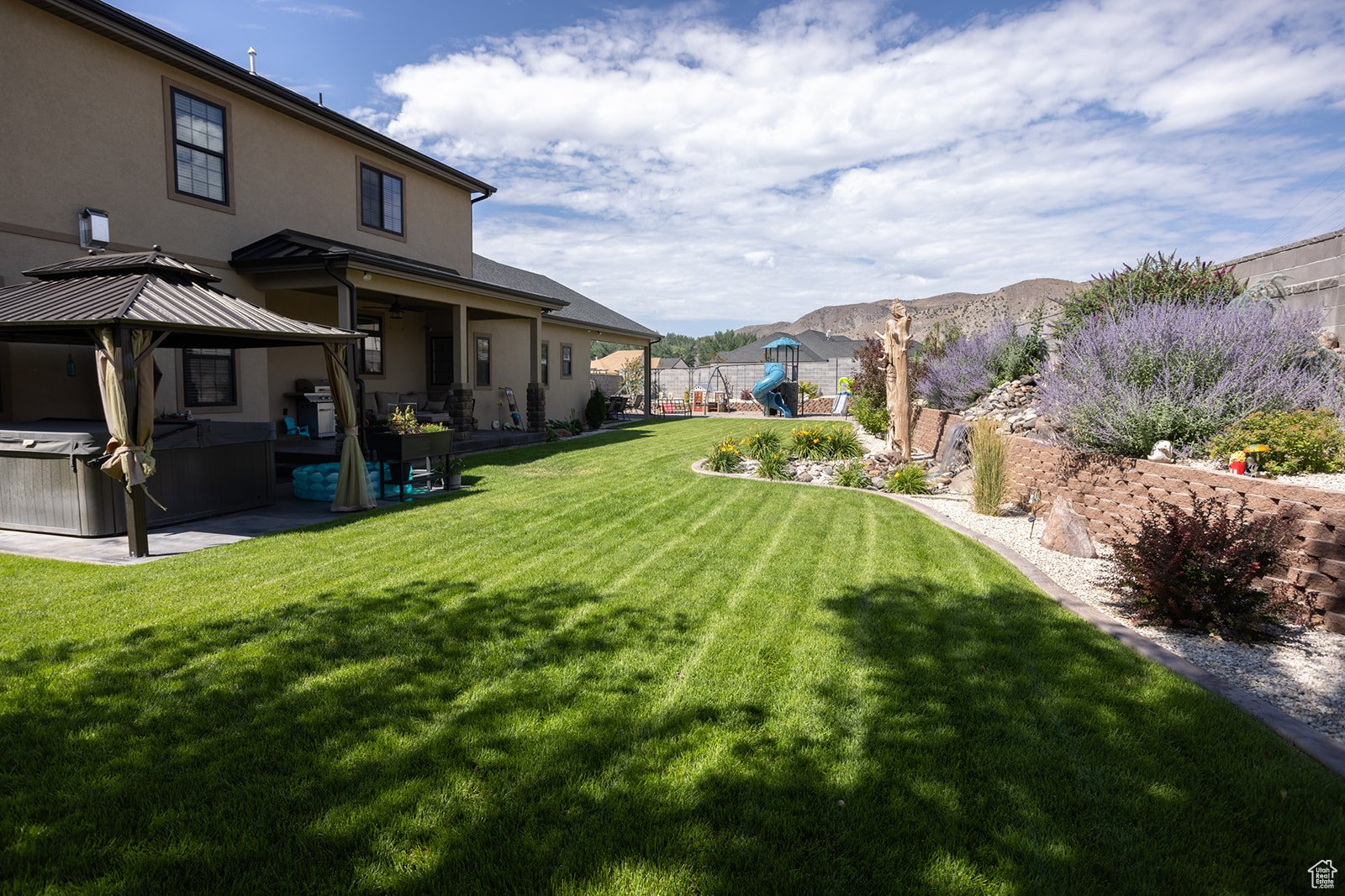 THE LINKS - Residential