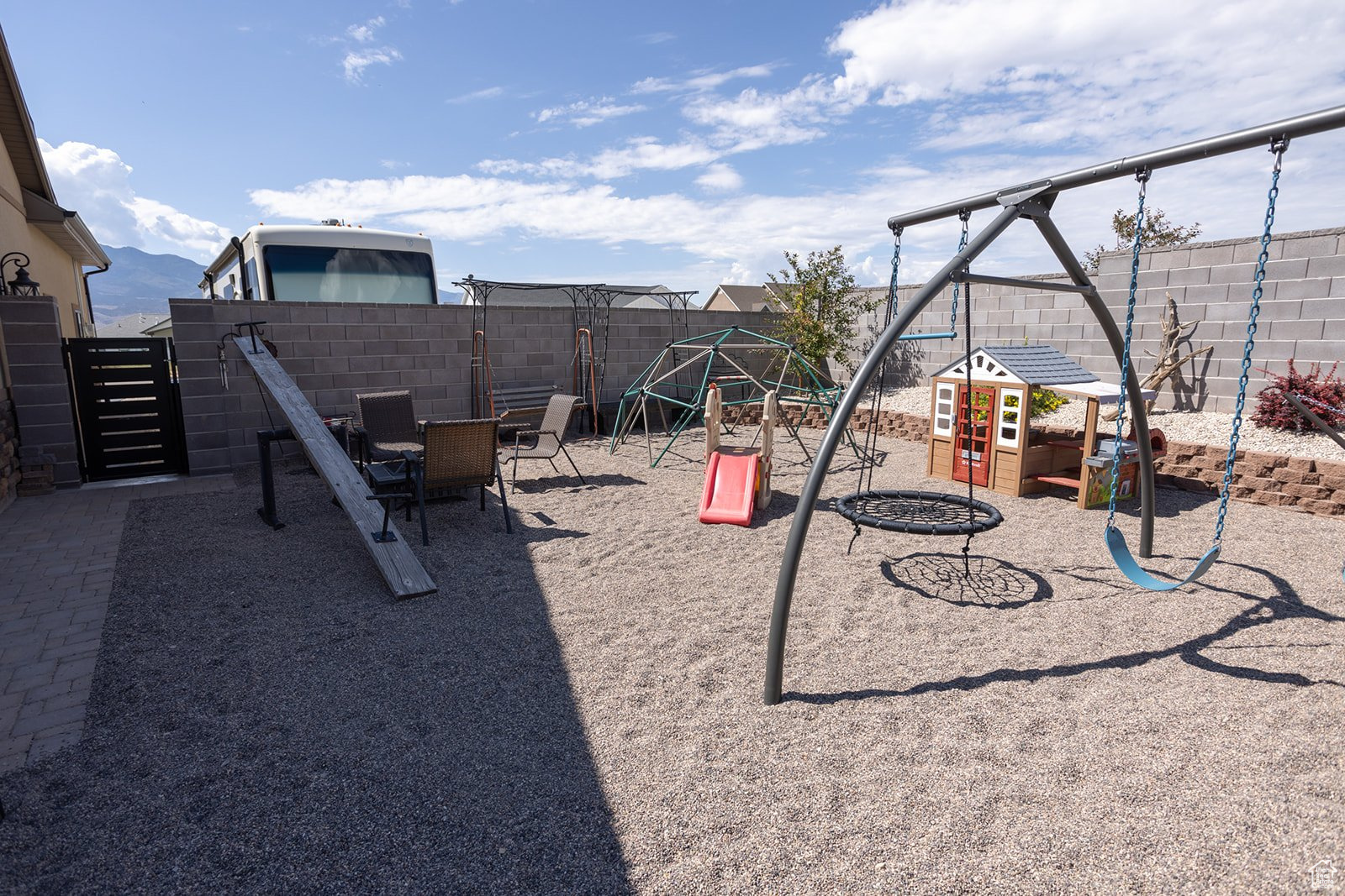 THE LINKS - Residential