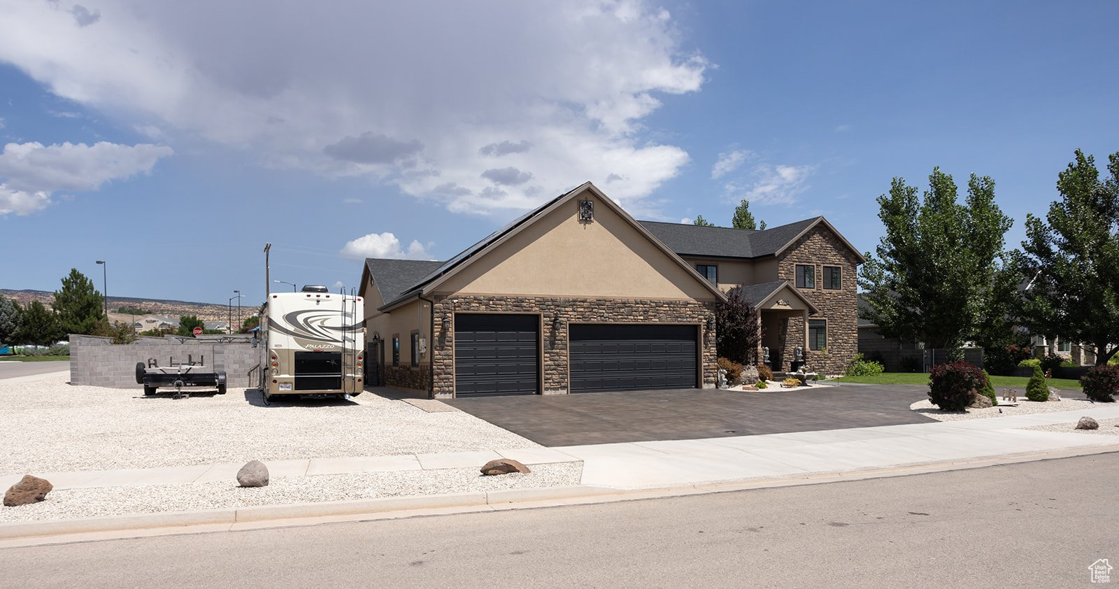 THE LINKS - Residential