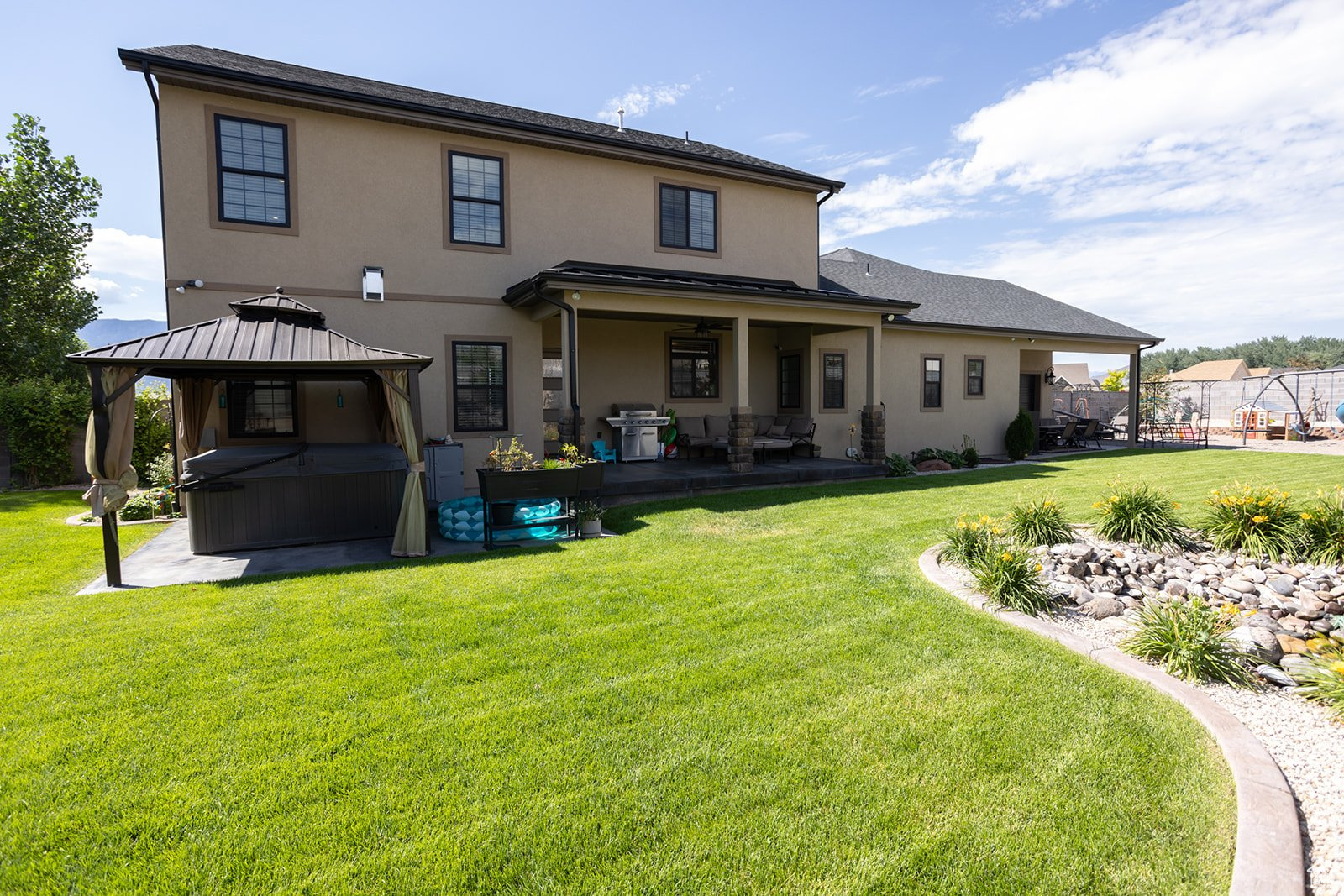 THE LINKS - Residential