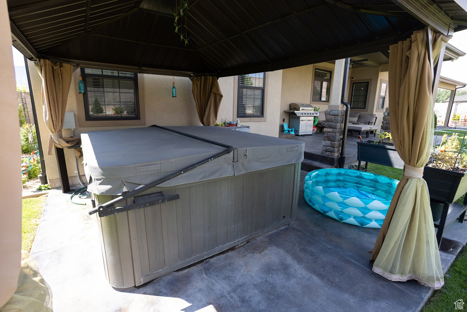 THE LINKS - Residential