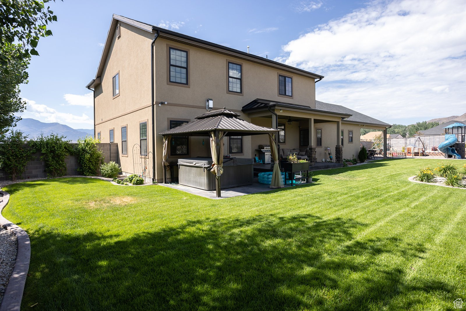 THE LINKS - Residential