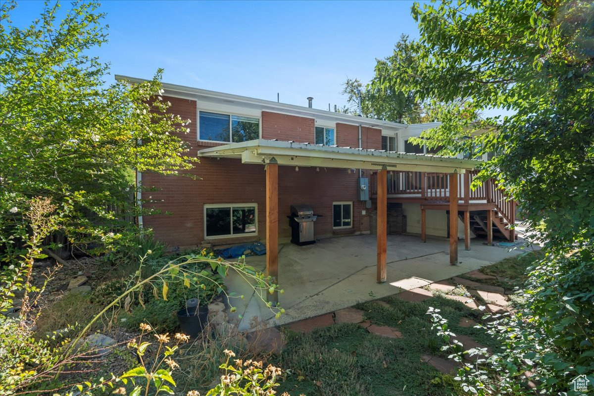 CHERRY HILLS - Residential