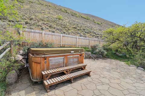 Tiny photo for 336 E STEEP MOUNTAIN DR, Draper, UT 84020 (MLS # 2147290)