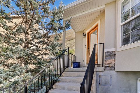 Tiny photo for 336 E STEEP MOUNTAIN DR, Draper, UT 84020 (MLS # 2147290)