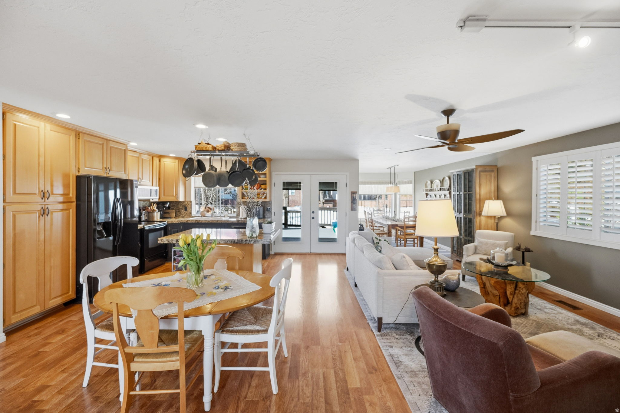 CREEKSIDE - Residential