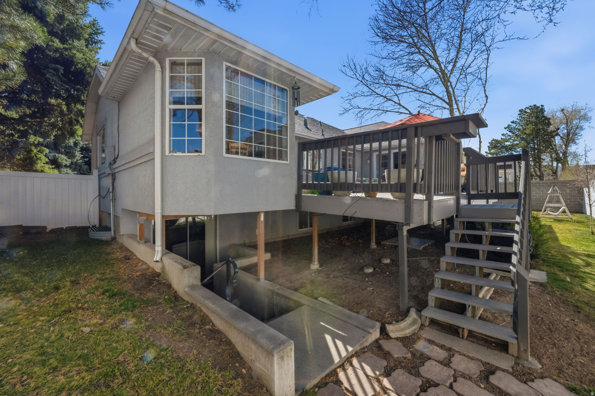 CREEKSIDE - Residential