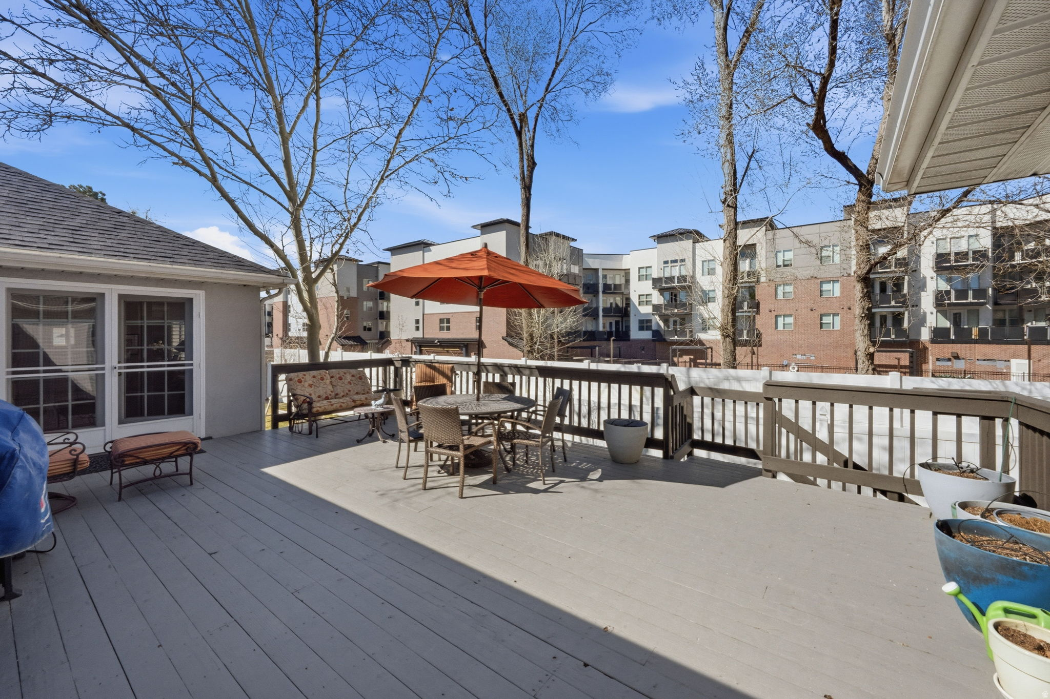 CREEKSIDE - Residential